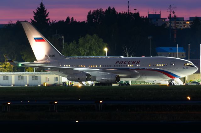 Ilyushin Il-96 (RA-96016)