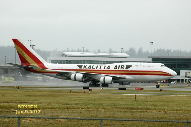 Boeing 747-400 (N741CK) - Arrival from Los Angeles,Jan.9.2017