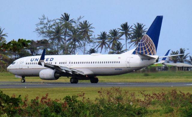 Boeing 737-800 (N33266)