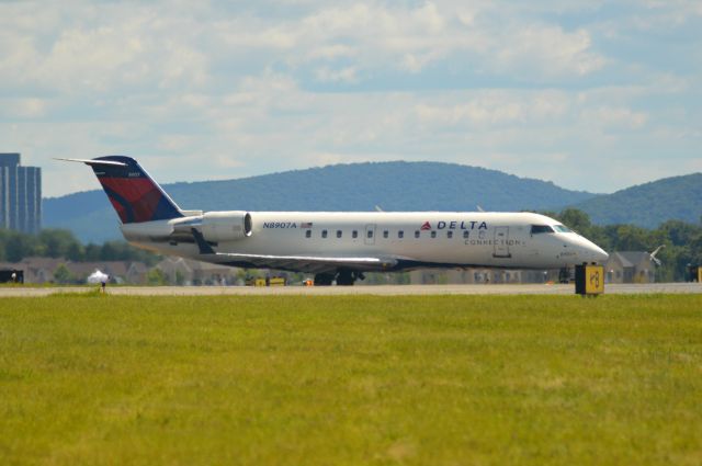 Canadair Regional Jet CRJ-200 (N8790A)