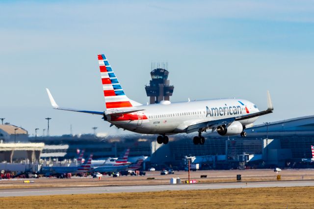 Boeing 737-800 (N937NN) - American Airlines 737-800 landing at DFW on 12/27/22. Taken with a Canon R7 and Tamron 70-200 G2 lens.