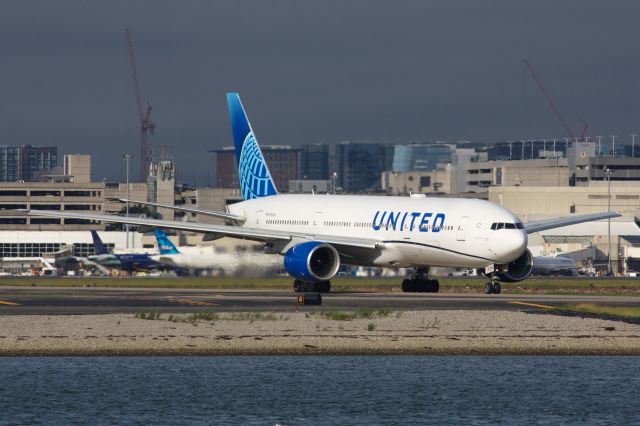 Boeing 777-200 (N793UA)