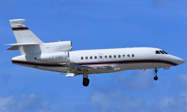 Dassault Falcon 900 (LX-EMO)