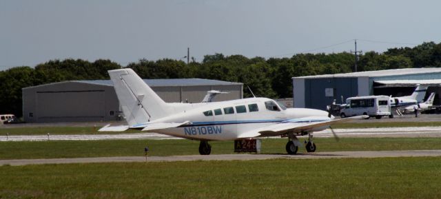 Cessna 402 (N810BW)