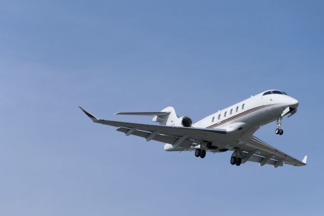 Canadair Challenger 350 (N741QS)