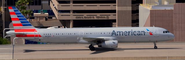 Airbus A321 (N978UY) - Phoenix Sky Harbor International Airport 24SEP19