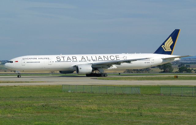 BOEING 777-300 (9V-SYE)