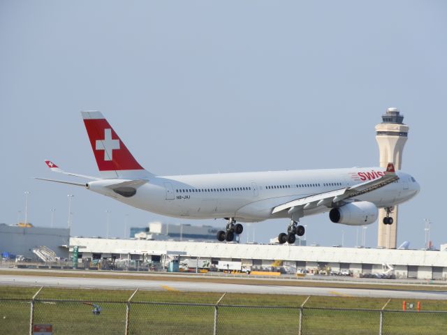 Airbus A330-300 (HB-JHJ)