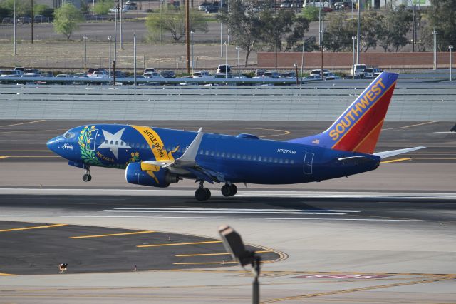 Boeing 737-700 (N727SW)