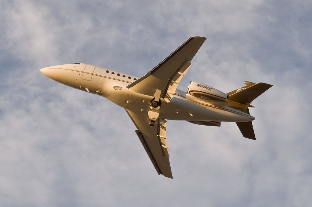 Dassault Falcon 2000 (N89CE) - Caesars Entertainment N89CE climbing out !