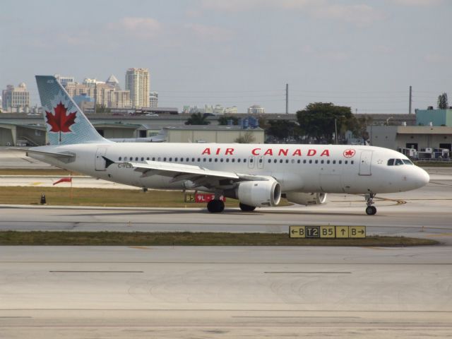 Airbus A320 (C-FLSS) - Taxi off the active at KFLL