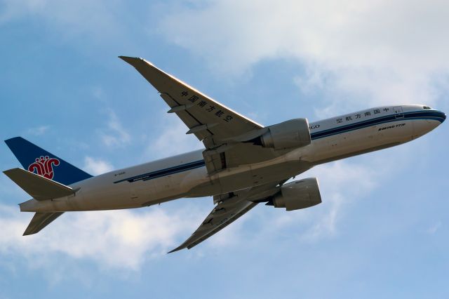 Boeing 777-200 (B-2010)