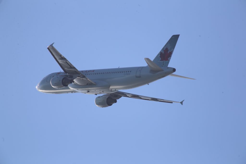 Airbus A320 (C-FNVV)
