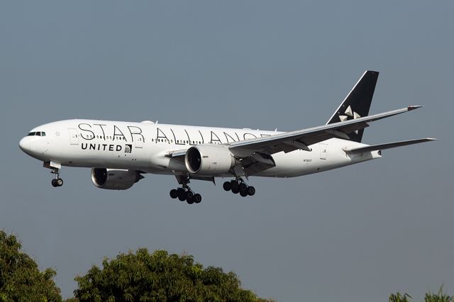 Boeing 777-200 (N78017)