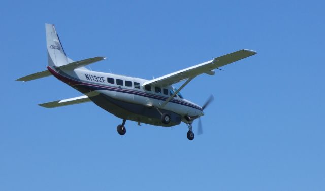 Cessna Caravan (N1132F) - On final is this 1999 Cessna Grand Caravan 208B in the Spring of 2019.