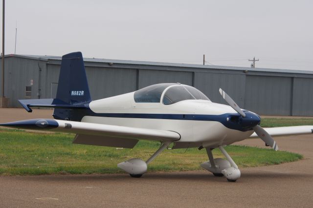 Vans RV-6 (N682R)