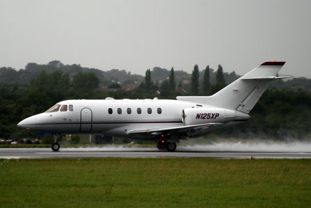 Hawker 800 (N125XP) - Departing rwy 26 heading for LFMD on 21-Aug-09.