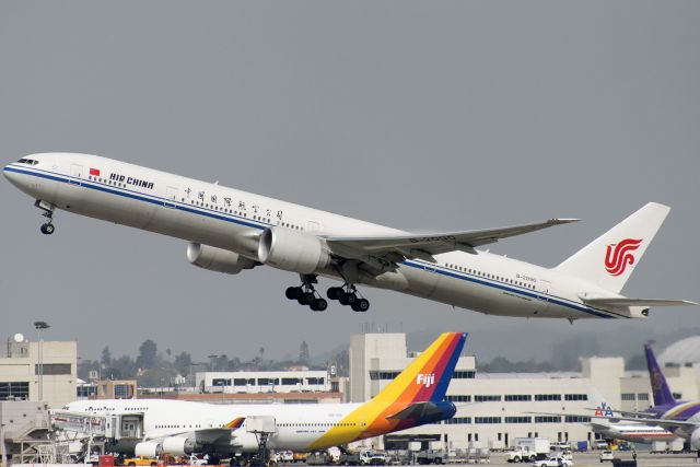 BOEING 777-300 (B-2090) - B-2090  Boeing  B777-39L(ER)  CCA  KLAX  20130305  4534