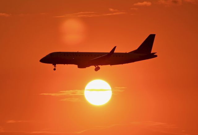 Embraer 175 (N721YX) - United Express E-175 landing on runway 22L at Newark just before sunset.