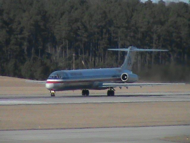 McDonnell Douglas MD-82 (AAL521) - Its taking off!!