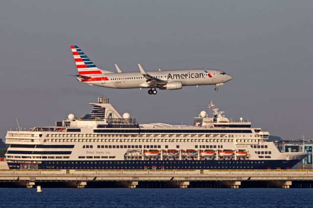 Boeing 737-800 (N981AN) - The cruise ship arriving at the cruise terminal in Boston makes the perfect backdrop for this AA 737 landing on 33L at KBOS. 