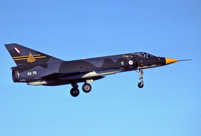 A376 — - AUSTRALIA - AIR FORCE - DASSAULT (GAF) MIRAGE IIIO(F/A) - REG : A3-76(CN 76) - EDINBURGH RAAF BASE ADELAIDE SA. AUSTRALIA - YPED (25/5/1983)