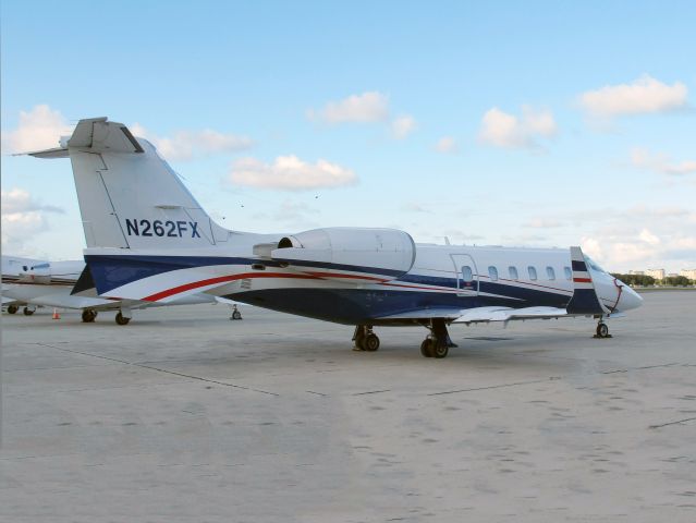 Learjet 60 (N262FX)