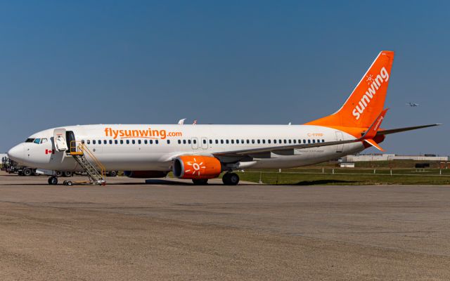 Boeing 737-800 (C-FPRP)