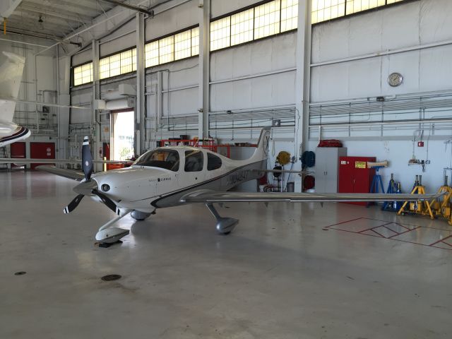 Cirrus SR-22 (N348AT)