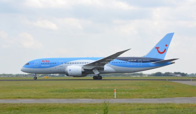 Boeing 787-8 (PH-TFK) - jun 26 2014, Polderbaan AMS New ArkeFly Dreamliner on his way to Antalya