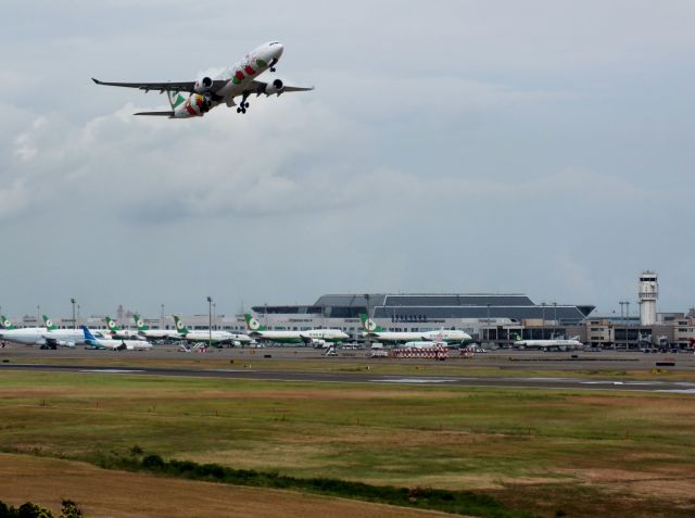 Airbus A330-300 (B-16332)