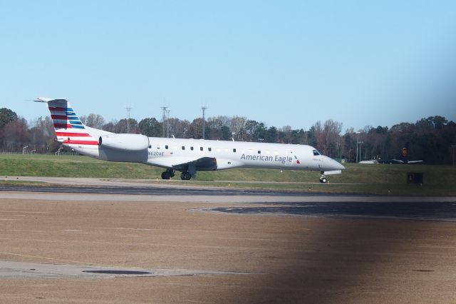 Embraer ERJ-145 (N620AE)