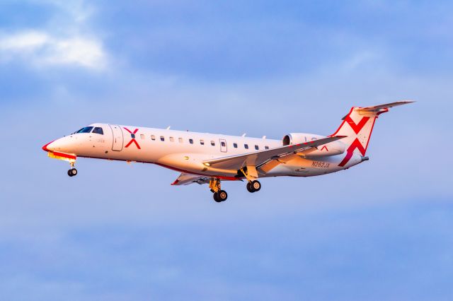 Embraer ERJ-135 (N262JX) - JSX Embraer 135 landing at PHX on 12/18/22. Taken with a Canon R7 and Tamron 70-200 G2 lens.