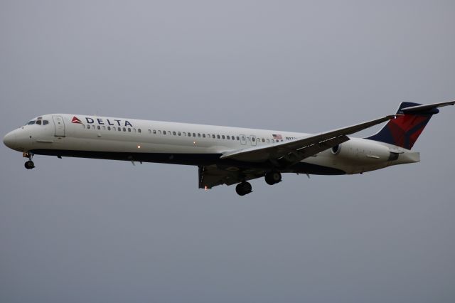 McDonnell Douglas MD-88 (N972DL)