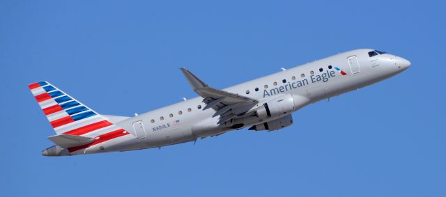 Embraer 170/175 (N300LK) - phoenix sky harbor international airport 18FEB21