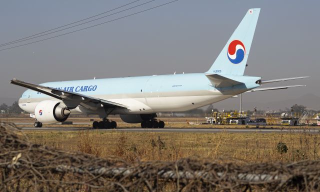 Boeing 777-200 (HL8005)