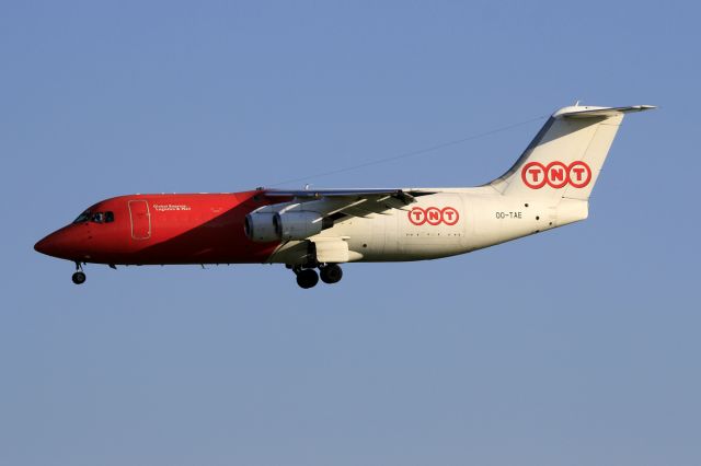 Avro RJ-100 Avroliner (OO-TAE) - BAe 146-300QT