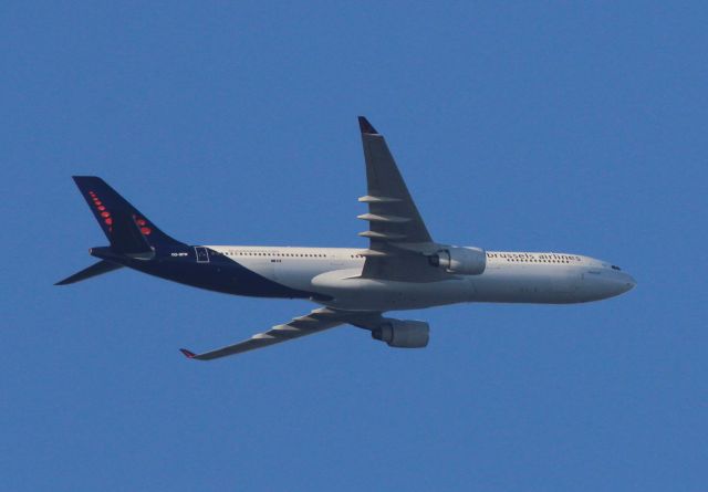 Airbus A330-300 (OO-SFW) - Taken from Sunnybrook Flats