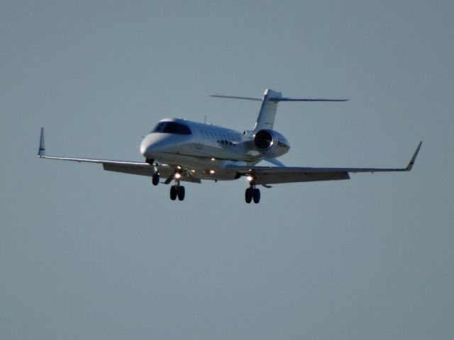 Learjet 45 (N12VU)