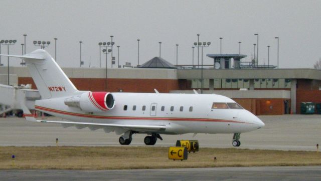 Canadair Challenger (N72WY) - Candair Challenger taxis to TacAir (FBO) at Blue Grass Airport (KLEX)...