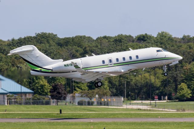 Bombardier Challenger 300 (N818NX) - Taking off from Chicago Executive