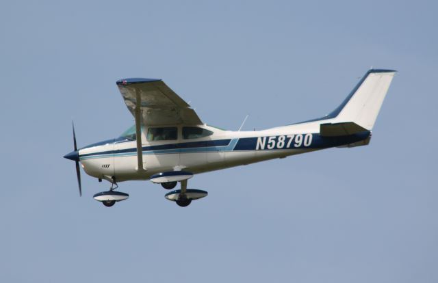 Cessna Skylane (N58790)