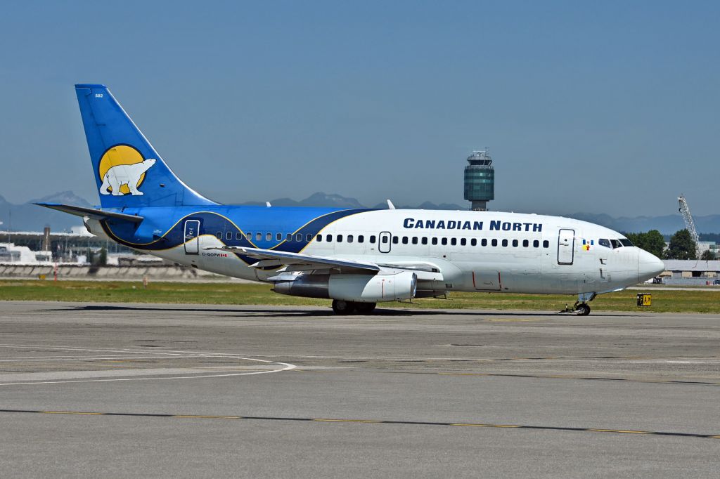 Boeing 737-200 (C-GOPW)