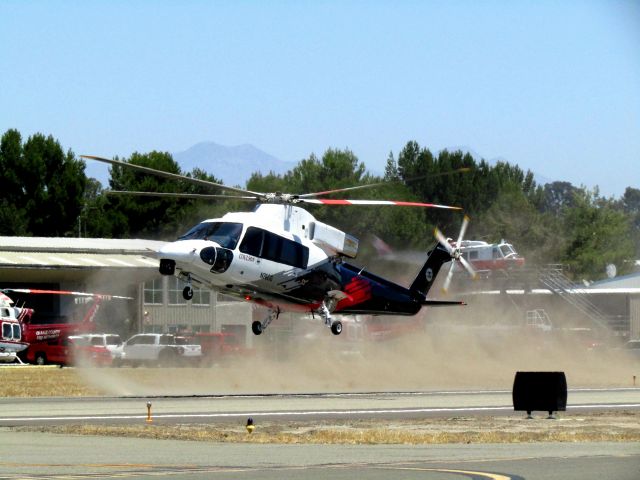 Sikorsky S-76 (N76CG) - Landing RWY 24