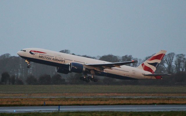 Boeing 777-200 (G-VIIR) - ba b777-236er g-viir dep shannon for gatwick 21/12/18.