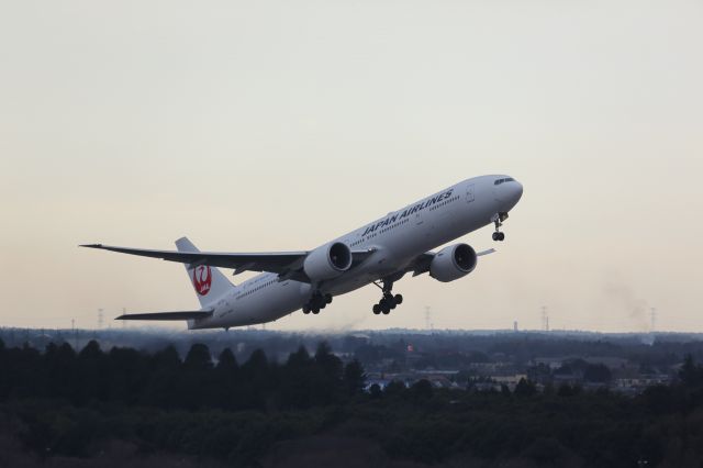 BOEING 777-300ER (JA731J)