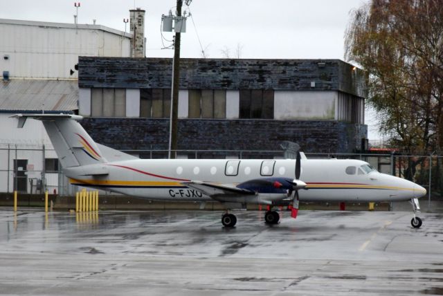 Beechcraft 1900 (C-FJXO) - Seen at YVR 11.26.2016