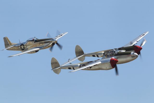 Lockheed P-38 Lightning (42-6981) - In close formation at Chino Airshow