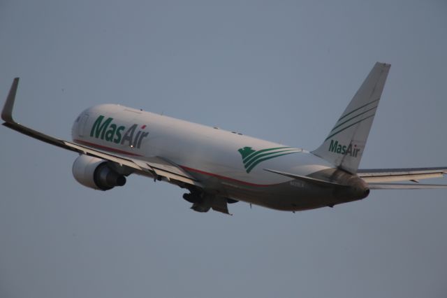 BOEING 767-300 (N420LA)