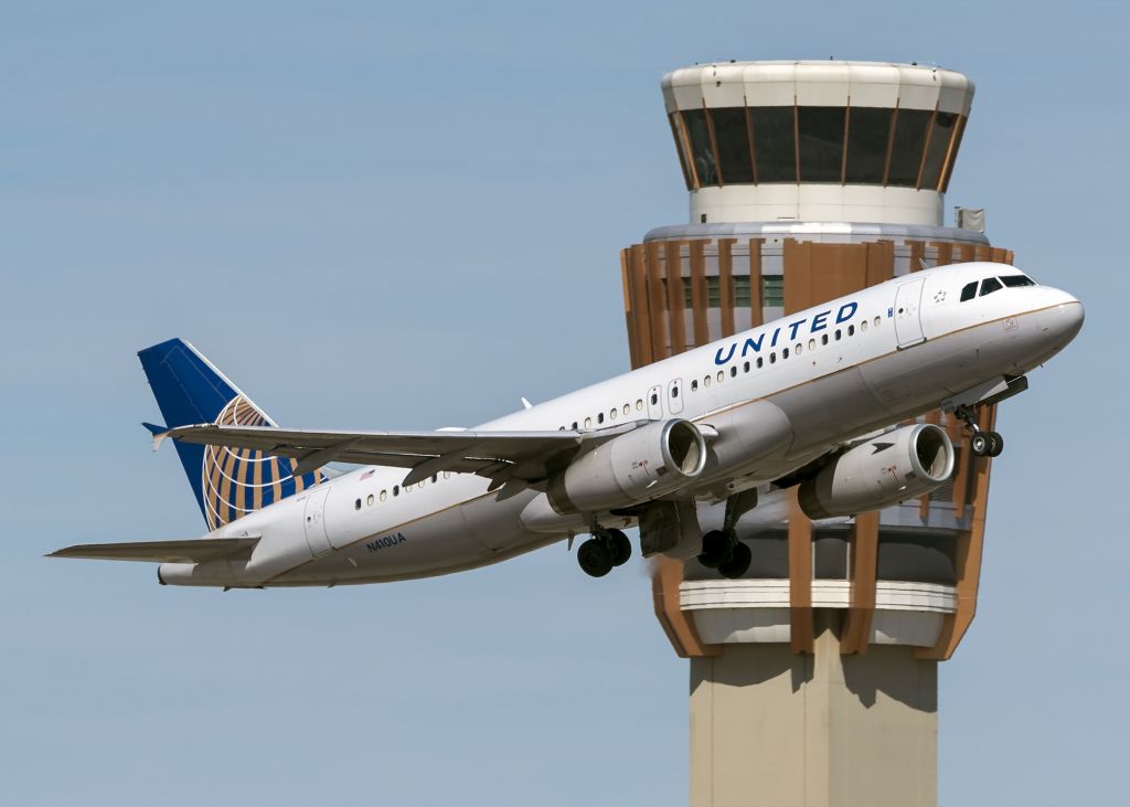 Airbus A320 (N410UA)